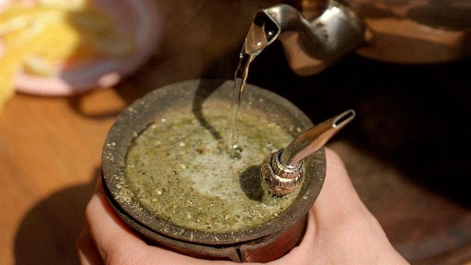 Cortesía de La Nación.com, todos los derechos reservados El mate, uno de los 5 souvenirs que no puedes dejar de llevarte de Uruguay